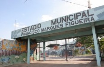 Sem jogos, estádios passam por serviços de manutenção