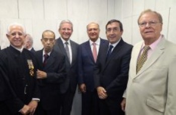 Marcus Melo prestigia posse no TCE