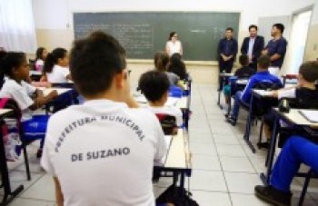 Prefeito e secretário vão a escolas no 1ª dia de aula