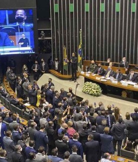 Sessão do Legislativo tem embate com Bolsonaro