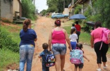 Alunos ficam sem transporte na Escola Maria Rita Gomes