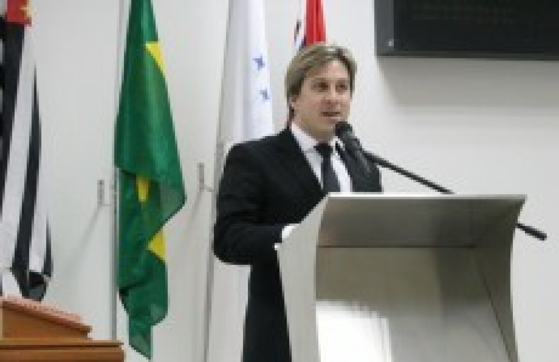 Vereador critica ausência de vacina