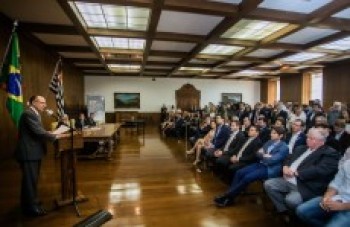 Alckmin assina parceria para diminuir acidentes