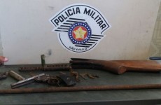 Homem fabrica armas irregulares