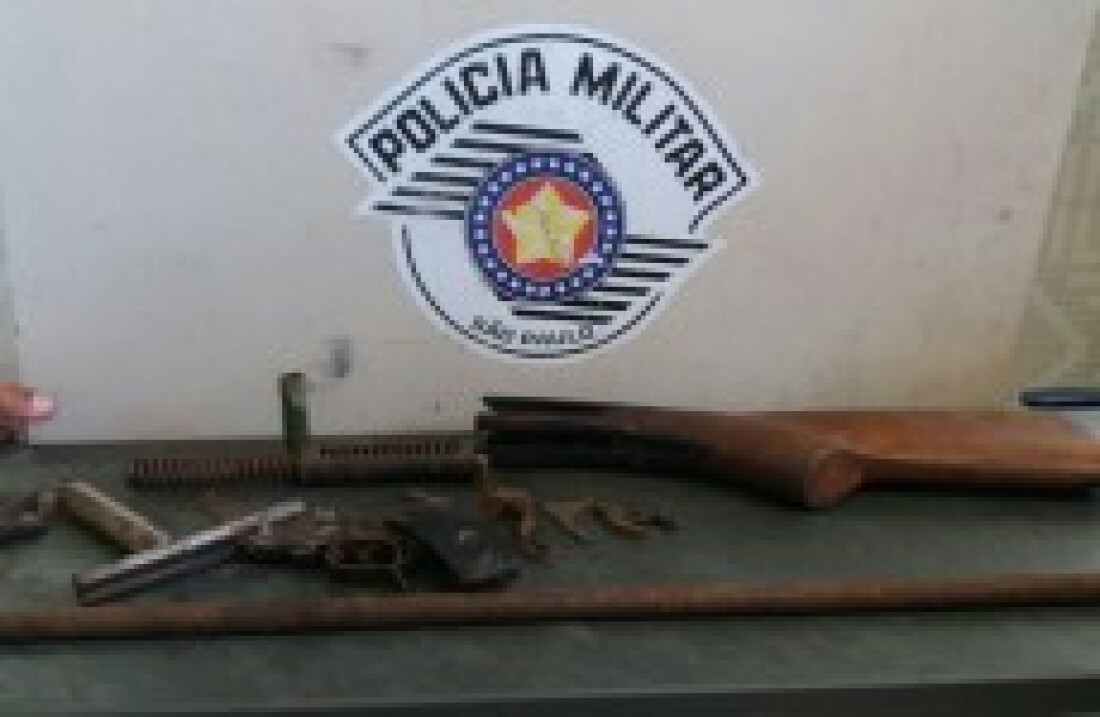 Homem fabrica armas irregulares