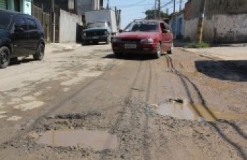 TCE suspende licitação e ruas continuam cheias de buracos