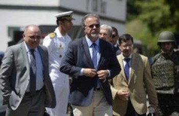 Ministro da Defesa faz apelo aos policiais do ES