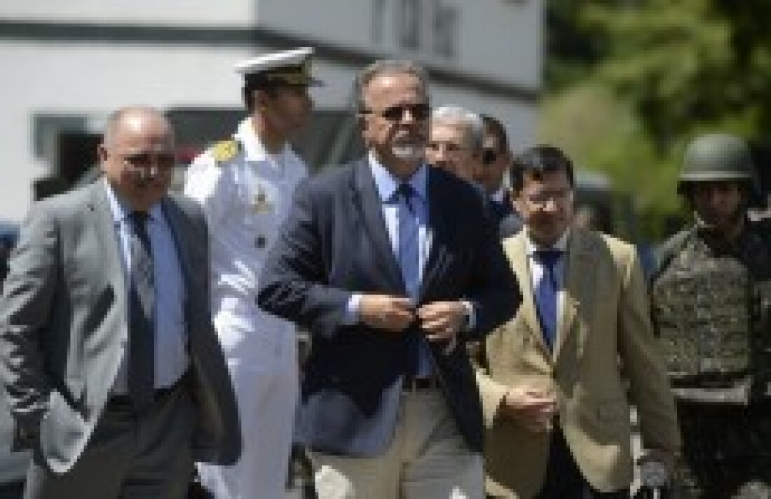 Ministro da Defesa faz apelo aos policiais do ES