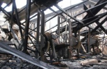 Incêndio destrói academia em Mogi