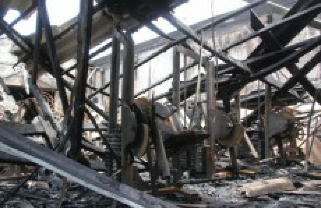 Incêndio destrói academia em Mogi