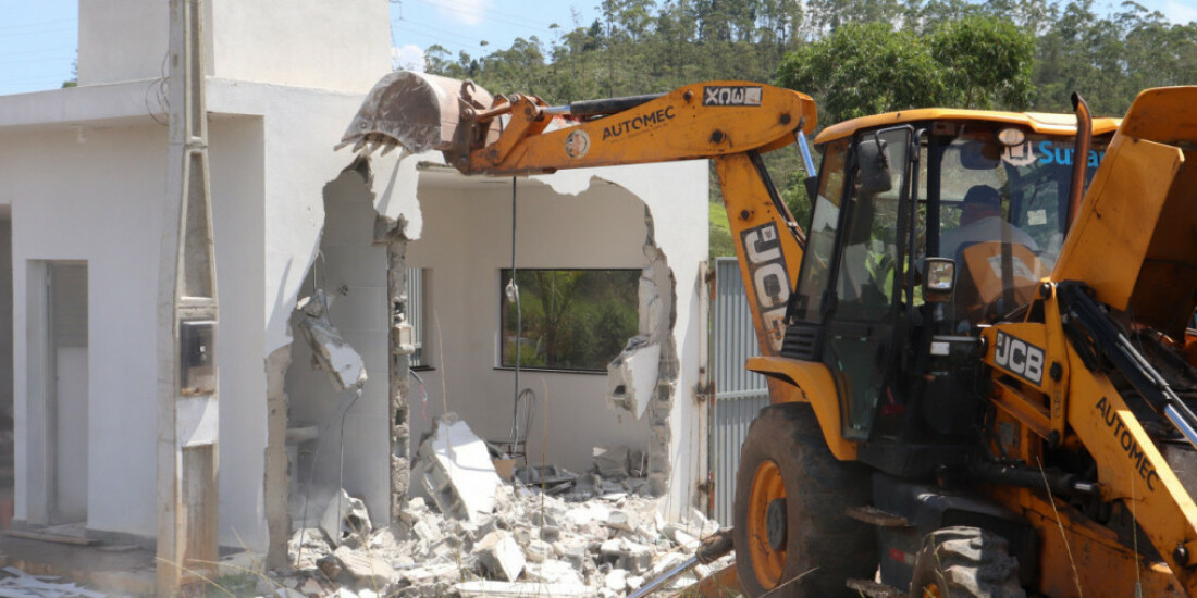Fiscalização ambiental desfaz condomínio clandestino em área de mananciais