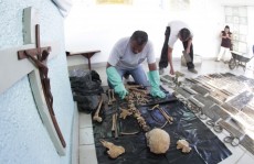 Prefeitura localiza ossadas e objetos