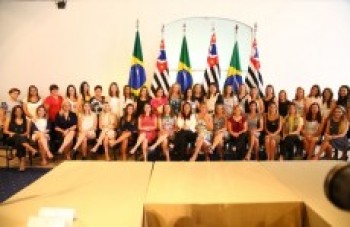 Lu Alckmin faz apresentação de projetos a primeiras-damas