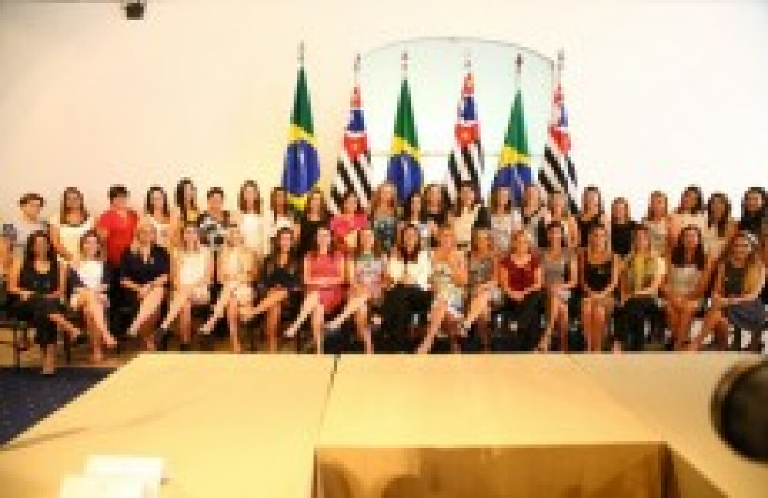 Lu Alckmin faz apresentação de projetos a primeiras-damas