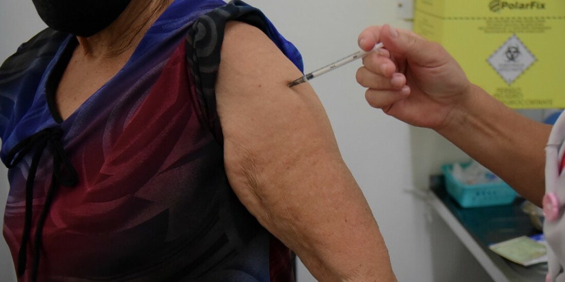 Vacina bivalente chega a pessoas de 60 anos ou mais a partir desta segunda