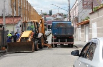 vazamento de água na rua joão regueiro luiz
