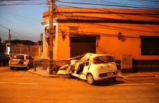 Colisão entre ônibus e carro deixa três feridos