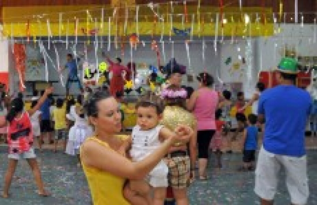 Marchas, sambas e frevo animam a festa em Itaquá