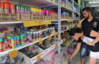 Vendas de artigos de Carnaval registram queda de até 40%