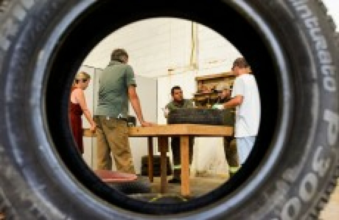 Curso ensina a criar obras e esculturas com pneus
