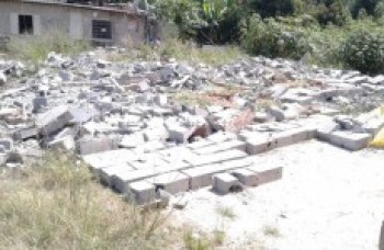 Prefeitura derruba moradias irregulares no Jardim Piatã II