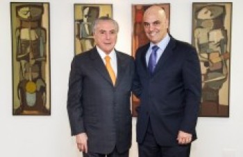 Moraes é aprovado e segue para o STF