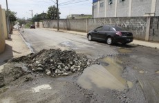 Moradores do Botujuru reclamam de vazamento