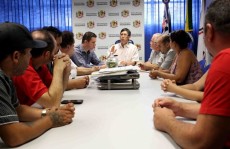 Mamoru e vendedores fazem reunião sobre regularização