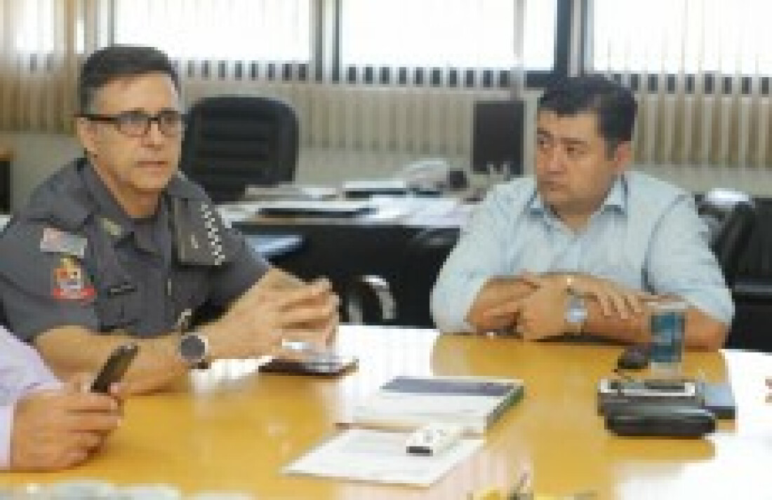 Ashiuchi recebe moradores de Palmeiras e debate Segurança