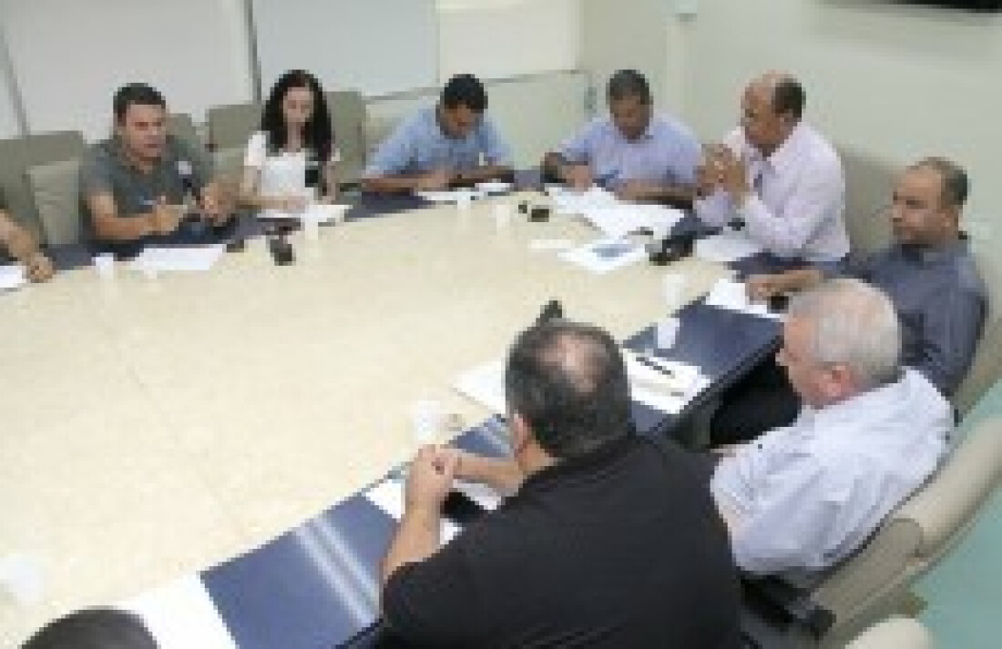 Empresa de iluminação diz que atende 98% da demanda