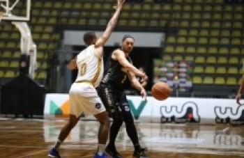 Palmeiras enfrenta o Sport de olho nos líderes do Brasileirão