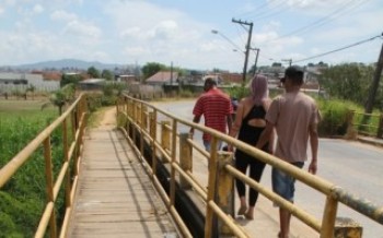 Ponte danificada leva perigo a pedestres no Santo Ângelo
