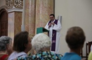 Missas marcam início da Quaresma para os cristãos