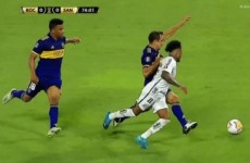 Para VAR, Marinho sofreu 'toque de futebol' no lance