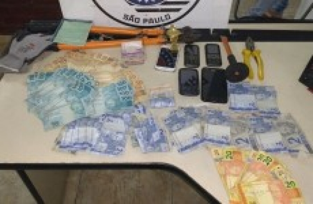 Irmãos são presos após furto a mercado