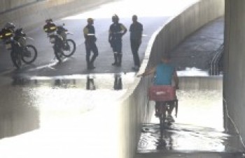 Passagem subterrânea fica interditada após alagamento