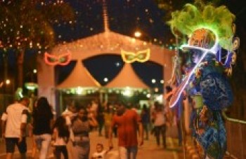 'Vem que tem folia' atrai mais de 20 mil pessoas no Carnaval