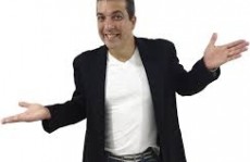 Emerson França divide o seu bom humor em show no Teatro Vasques