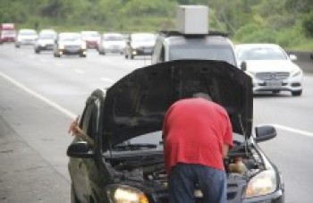 DER presta apoio improvisado aos motoristas na Mogi-Dutra