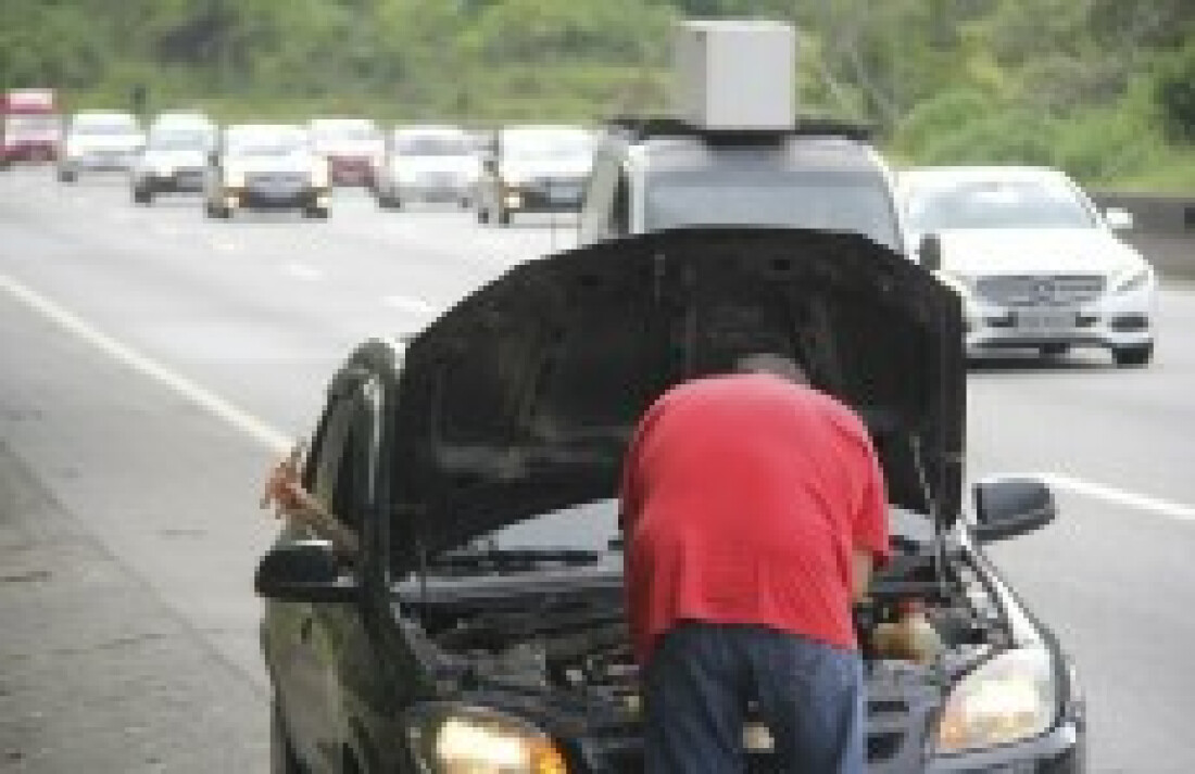 DER presta apoio improvisado aos motoristas na Mogi-Dutra