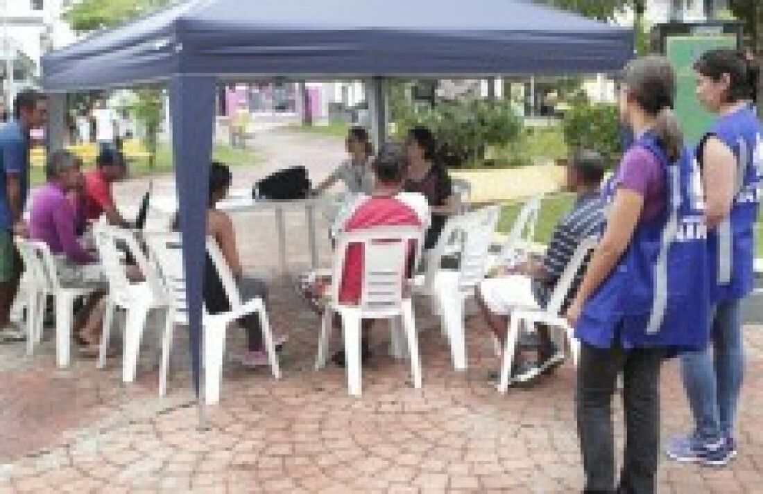 Moradores de rua assistem palestra sobre saúde bucal