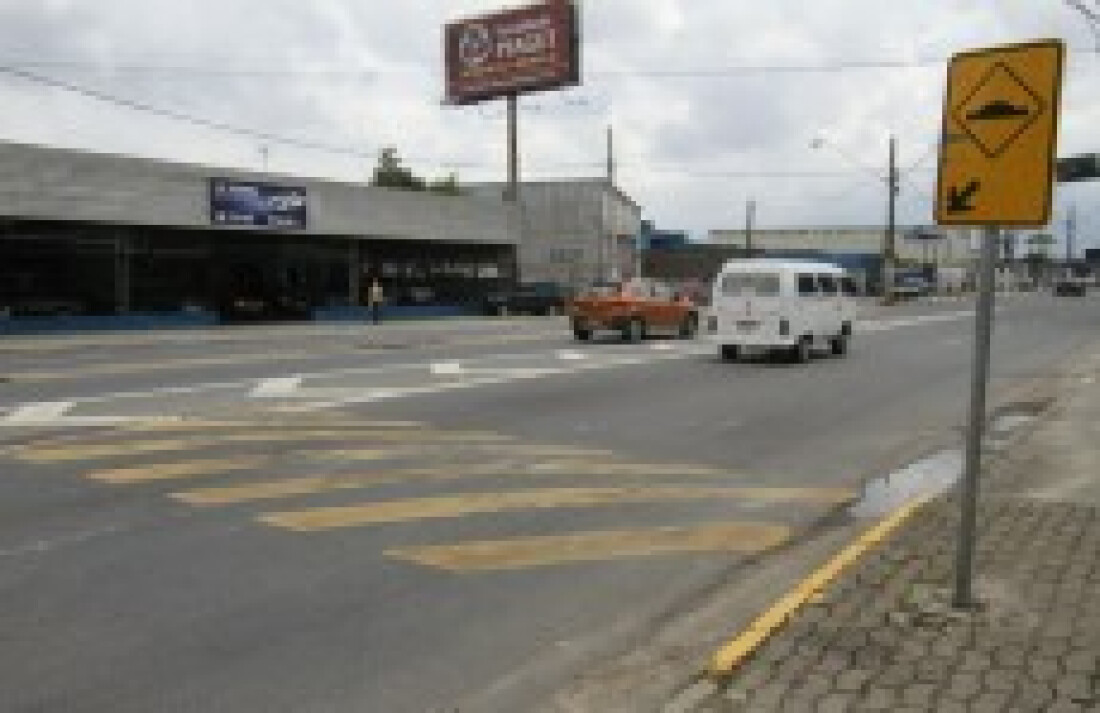 Após reportagem do Dat, lombada na Vila Maria de Maggi é pintada: