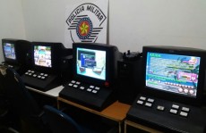 Polícia encontra caça-níqueis em Mogi