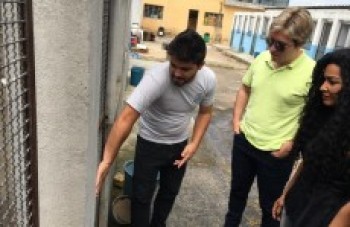Lisandro comemora a reforma do canil