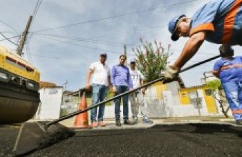 Prefeito acompanha revitalização em Poá