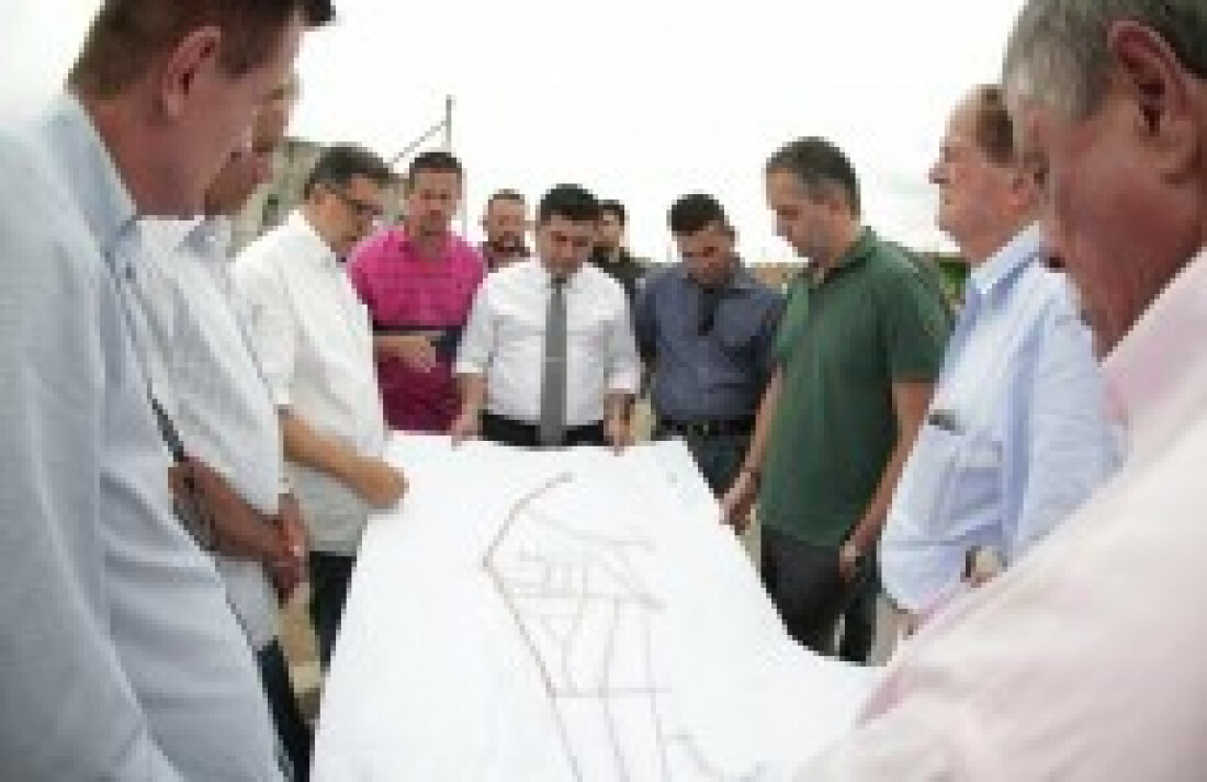 Prefeito visita Miguel Badra e promete retomada das obras