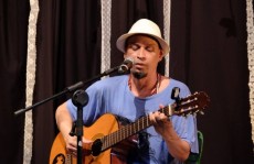 Mariquinha recebe Jonathan Silva