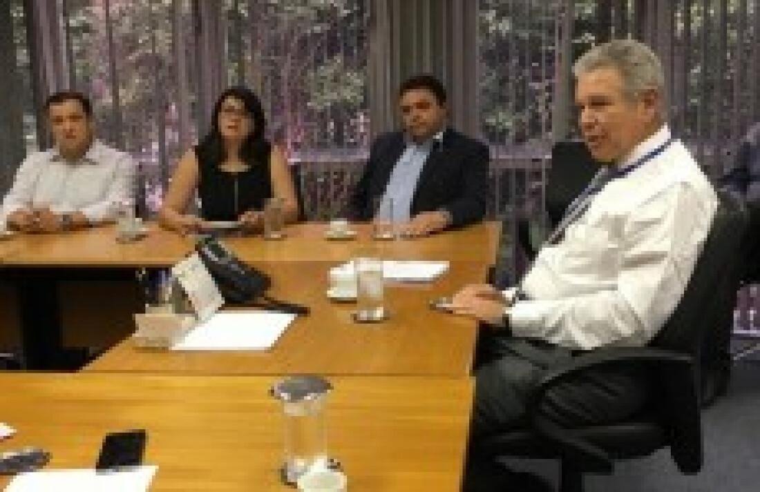 Damasio leva pedidos para diretor da Sabesp