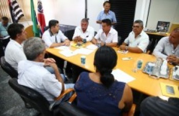 Ashiuchi se reúne com empresários