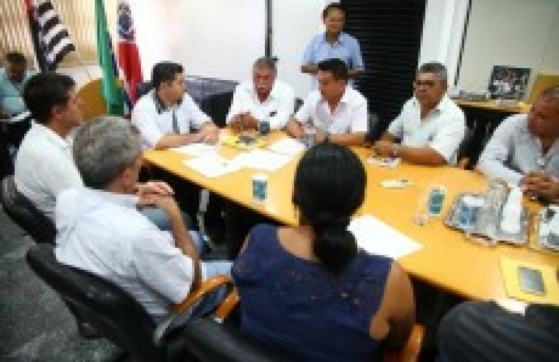 Ashiuchi se reúne com empresários